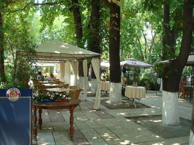 Hotel Triumf Bukarest Exterior foto